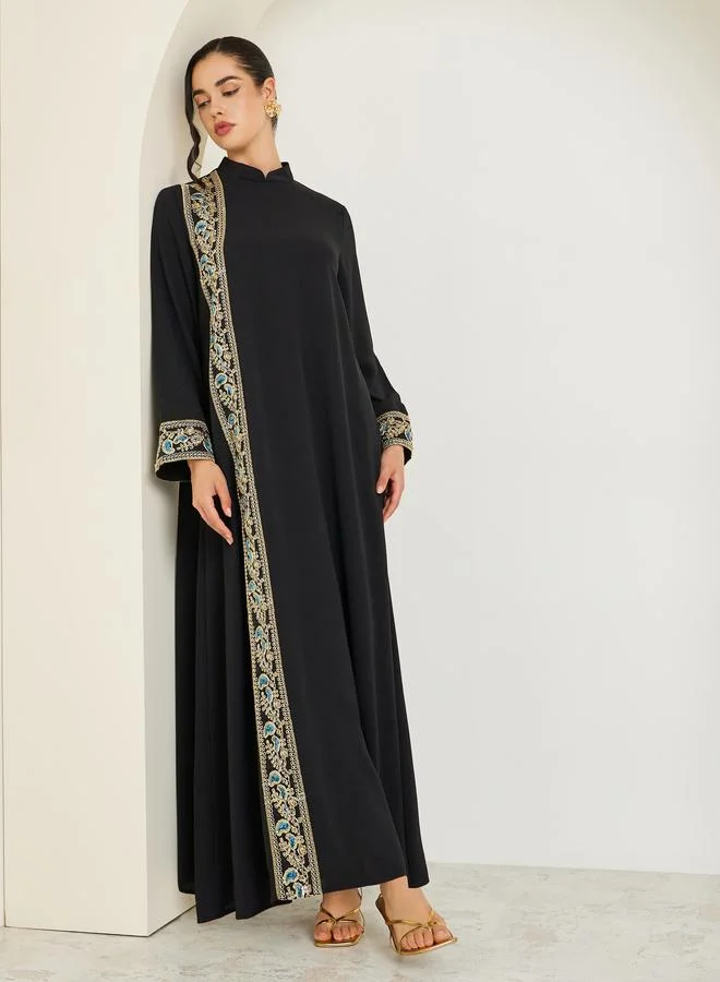 أميرة جلابية بياقة وتفاصيل دانتيل